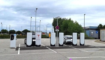 Tesla Supercharger - Pasching