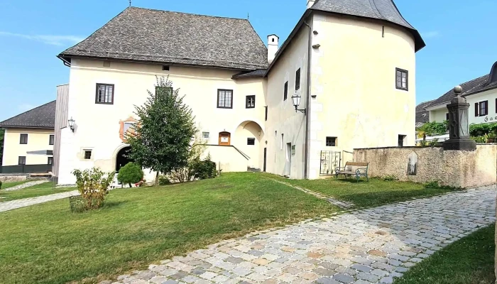 Dom -   Und Wallfahrtskirche Maria Himmelfahrt Standort - Maria Saal