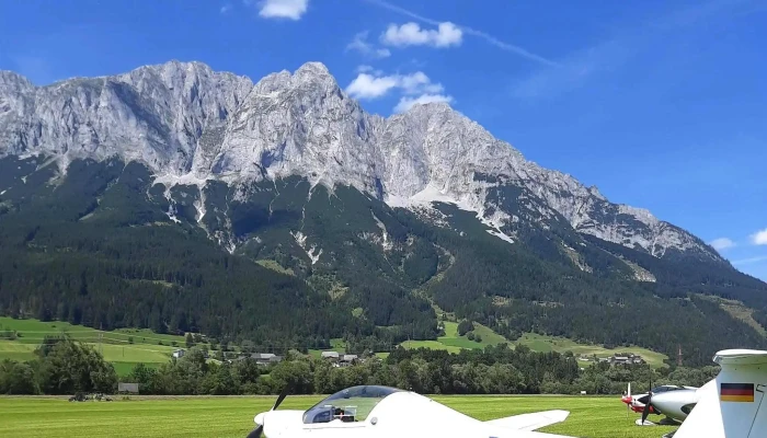Flugplatz Niederoblarn Nummer - Flughafenweg