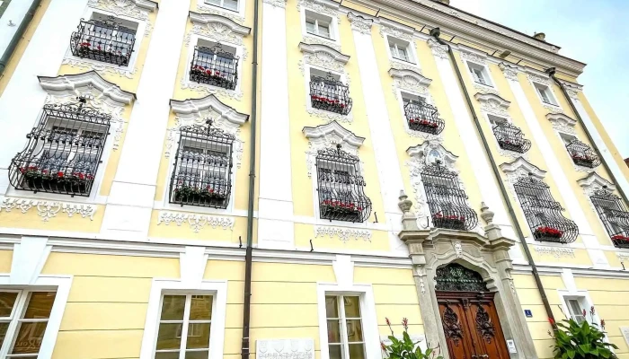 Reprasentativer Barockbau Historische Sehenswurdigkeit - Wels
