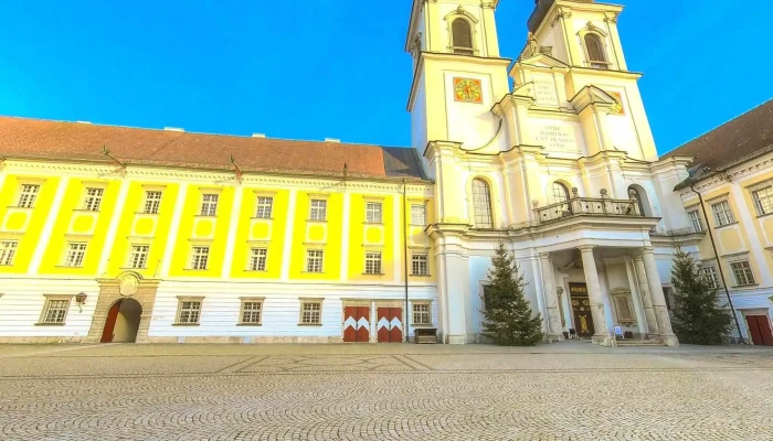 Stift Kremsmunster Street View 360deg Fotos - Kremsmünster
