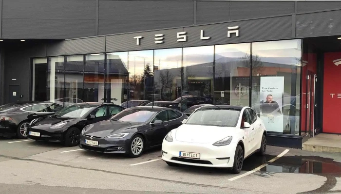 Tesla Center Graz Kalsdorf -  Wo - Kalsdorf Bei Graz