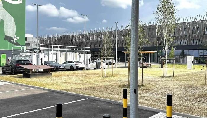 Tesla Supercharger -  Ladestation Fur Elektrofahrzeuge - Eberstalzell