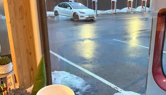 Tesla Supercharger -  Ladestation Fur Elektrofahrzeuge - Kalwang