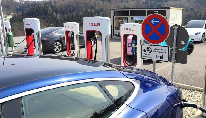 Tesla Supercharger -  Offnungszeiten - Laßnitzhöhe